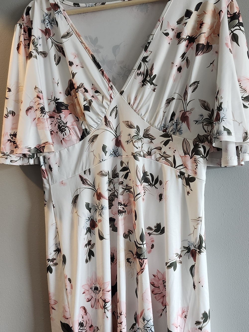 Floral V-Neck Flutter Sleeve Maxi Dress in Cream and Pink